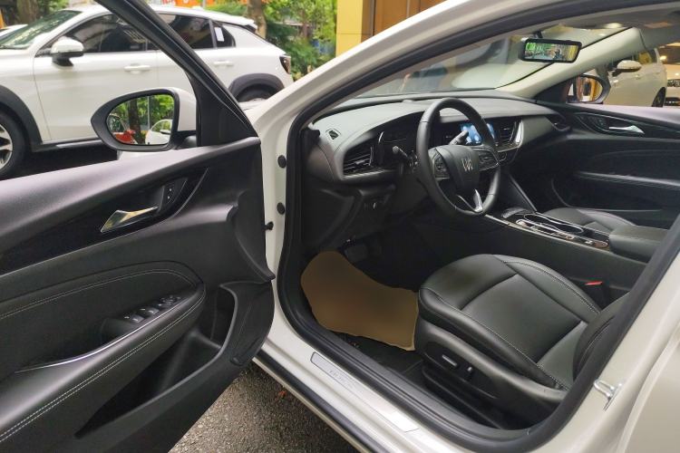 Used Buick Regal 2024 25T Deluxe Edition Driver Seat