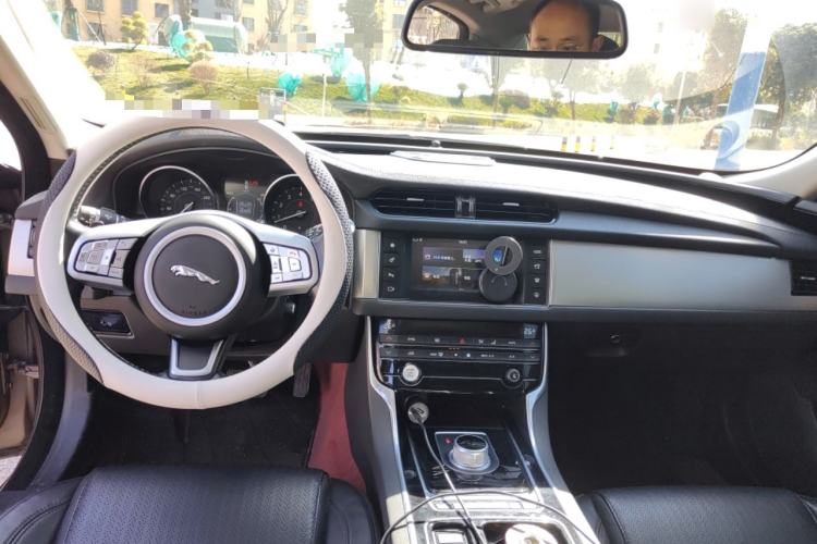 Used Jaguar XF 2016 XF 2.0T Two-Wheel-Drive Luxury Edition
