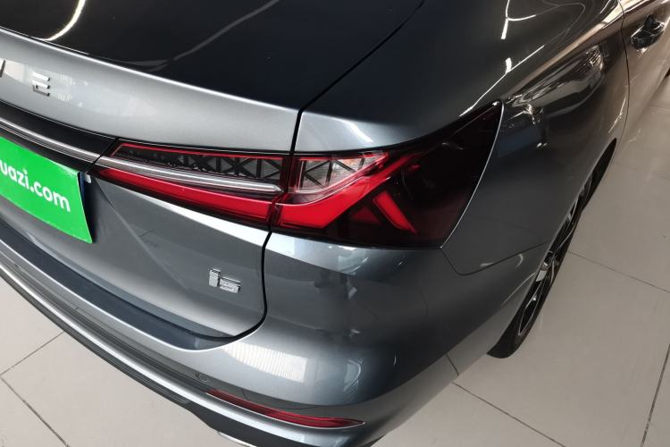 Used Roewe i5 2023 1.5L CVT Luxury Edition Right Rear Taillight