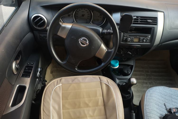 Used Nissan Livina 2010 Jingrui Edition 1.6L Manual Standard Model Steering Wheel