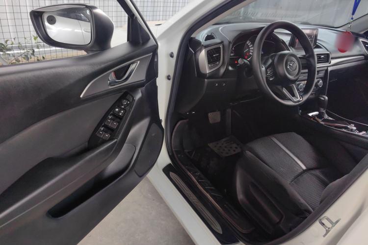 Used Mazda 3 Axela 2017 Sedan 1.5L Automatic Luxury Model Emission Standard China V
