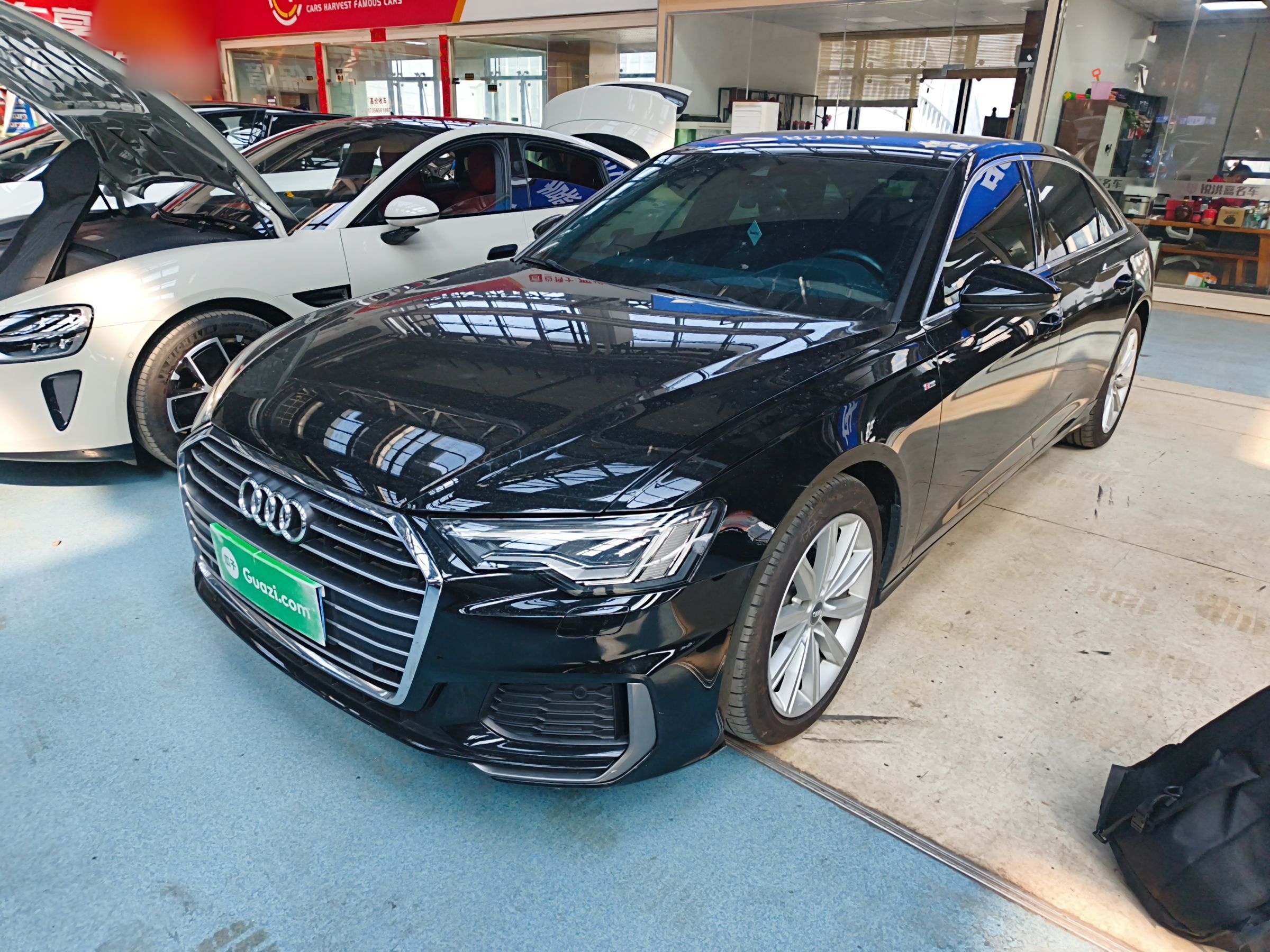 Под передней частью автомобиля