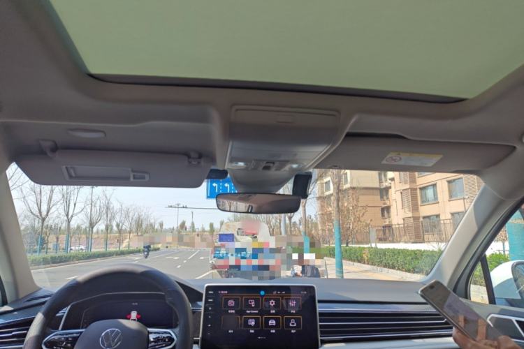 Used Volkswagen Tiguan L 2023 Restyled 330TSI Automatic Two-Wheel Drive R-Line Enhanced Comfort Version Headliner