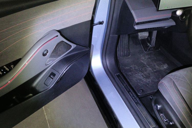 Used Geely Galaxy E8 2025 620 km All-Wheel Drive Starship LiDAR-Enabled Intelligent Driving Version Driver Seat