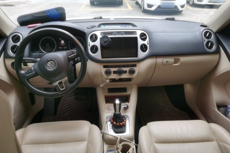 Used Volkswagen Tiguan 2015 2.0 TSI Automatic All-Wheel Drive Luxury Edition Center Console