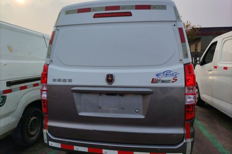 Used Jinbei New Hiace S 2023 1.5L Wealth Edition Van 2/5-Seater Air-Conditioned Model SWC15M