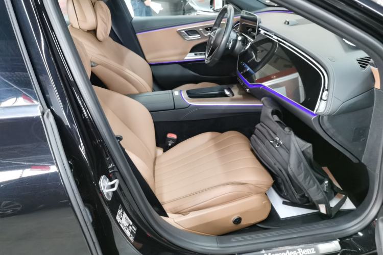 Used Mercedes-Benz E-Class New Energy 2024 E 350 e L Plug-in Hybrid Sedan Right Front Seat