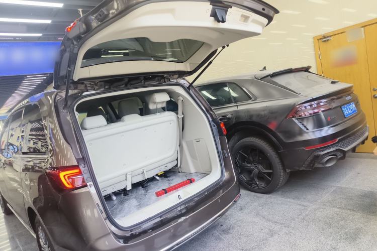 Used Buick GL8 2023 Land Executive Class Comfort Model