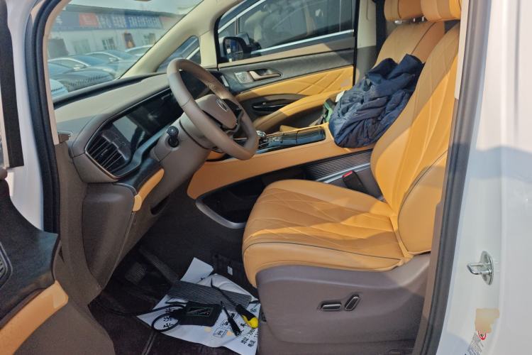 Used Denza D9 2023 DM-i 965 Luxury Model
