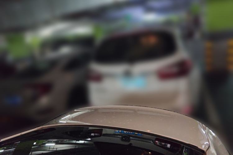 Used JMC Yusheng S350 2017 2.0T Automatic 2WD Diesel Luxury Version with Sunroof 5 Seats
