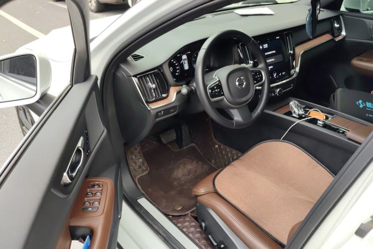 Used Volvo V60 2022 B5 Zhiyuan Luxury Edition