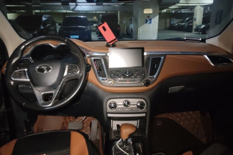 Used Soueast DX7 2015 1.5T Automatic Prestige Model Center Console