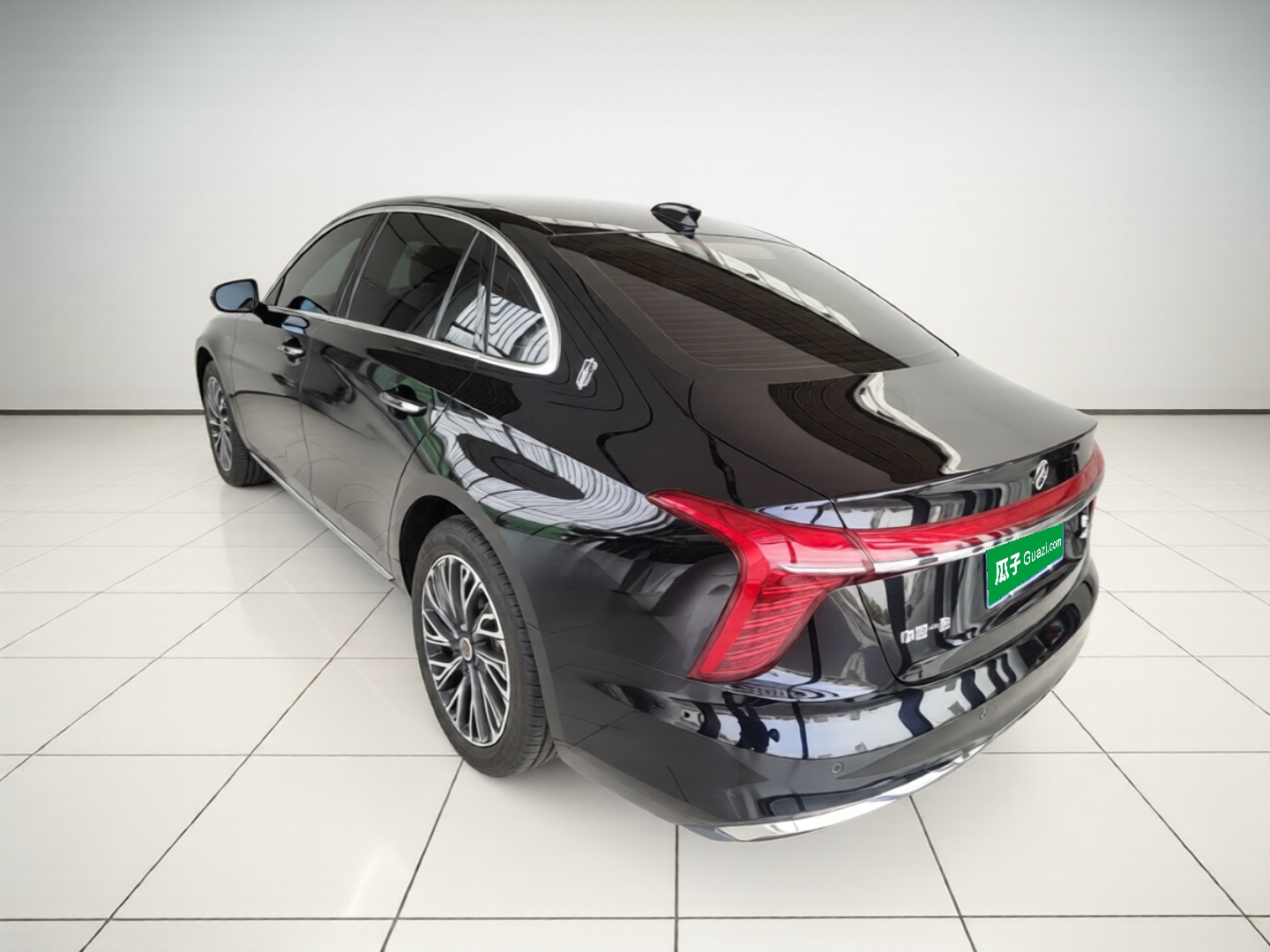 Hongqi H5 2025 2.0T Automatic Flag Edition – 500 000 Units Commemorative Version — снимка 4