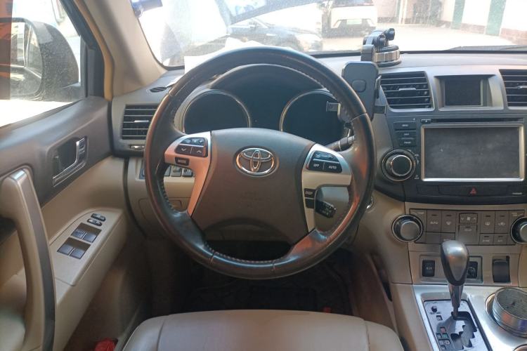 Used Toyota Highlander 2012 2.7L Two-Wheel Drive 7-Seater Luxury Edition
