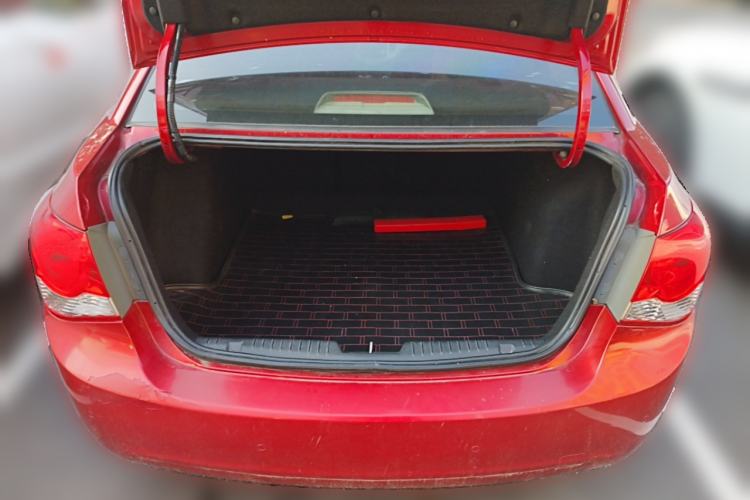 Used Chevrolet Cruze 2013 1.6L SE MT Trunk