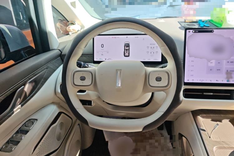 Used Wey Gaoshan 2025 Four-Wheel Drive Alpine 8 Steering Wheel