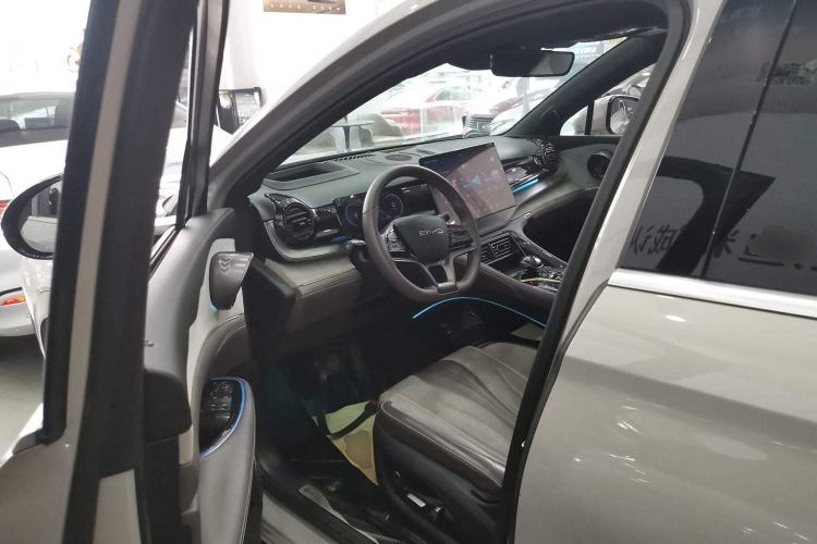 Used BYD Frigate 07 2023 DM-i 100KM Flagship Model Interior 3