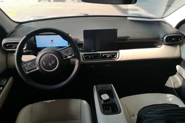 Used Wuling Bingo PLUS 2024 401 km Range 5-Seater Version Center Console