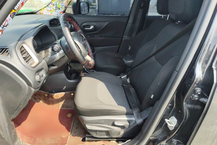 Used Jeep Renegade 2017 180T Automatic High-Energy Version Left Front Seat