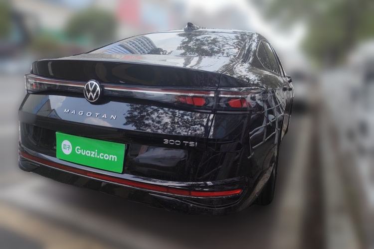 Used Volkswagen Magotan 2024 300TSI DSG Prestige Edition—A Real Eye-Catcher
