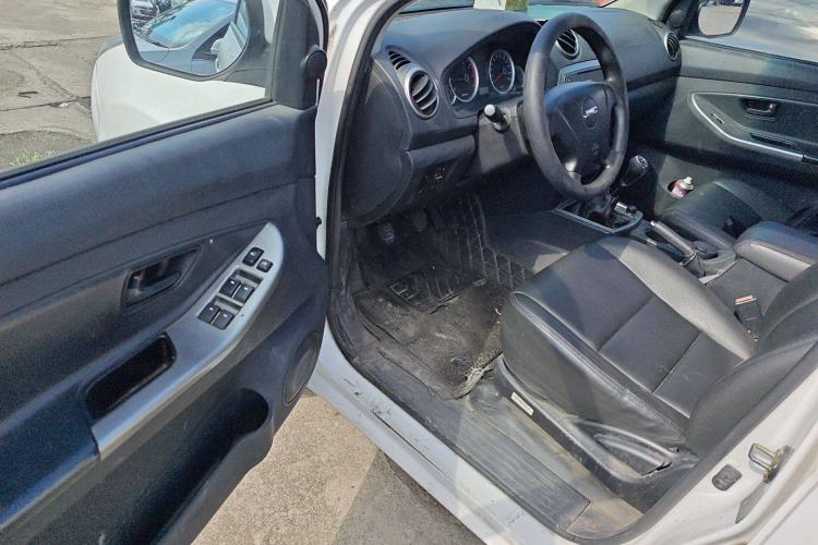 Used JMC Yuhu 7 2016 2.4L Two-Wheel Drive Luxury Version 4G69