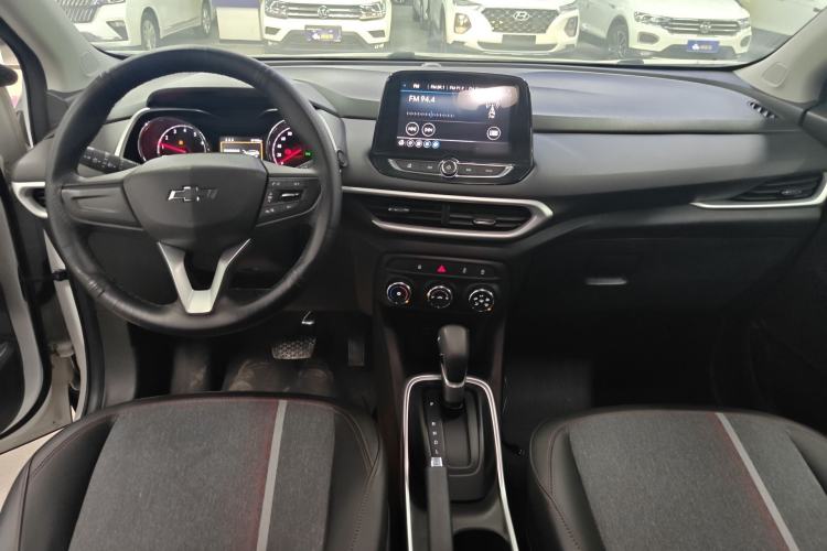 Used Chevrolet Trax 2019 Redline 325T Automatic Fun Edition China VI Standard Center Console