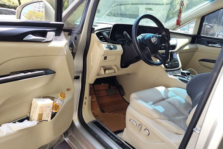 Used Buick GL8 2022 ES Landtrek 653T Luxury Edition