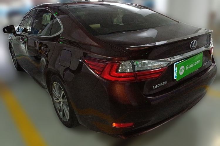 Used Lexus ES 2017 300h Mark Levinson Comfort Edition Rear Left 45 Deg