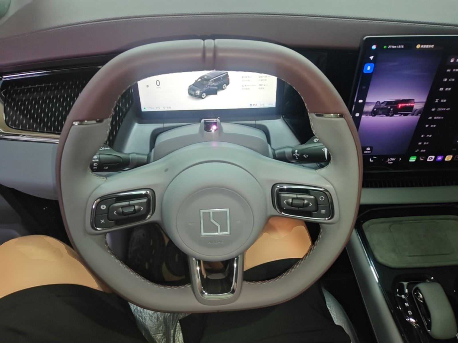 Zeekr 009 2024 Six-Seat Executive Version 4WD 108 kWh — снимка 15