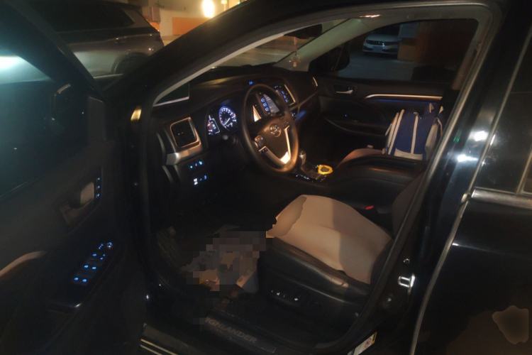 Used Toyota Highlander 2017 2.0T Four-Wheel Drive Ultimate Edition 7 Seats Driver Seat