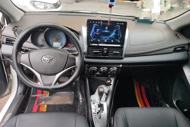 Used Toyota YARiS L Zhi Xuan 2015 1.5E Automatic Charm Edition Center Console