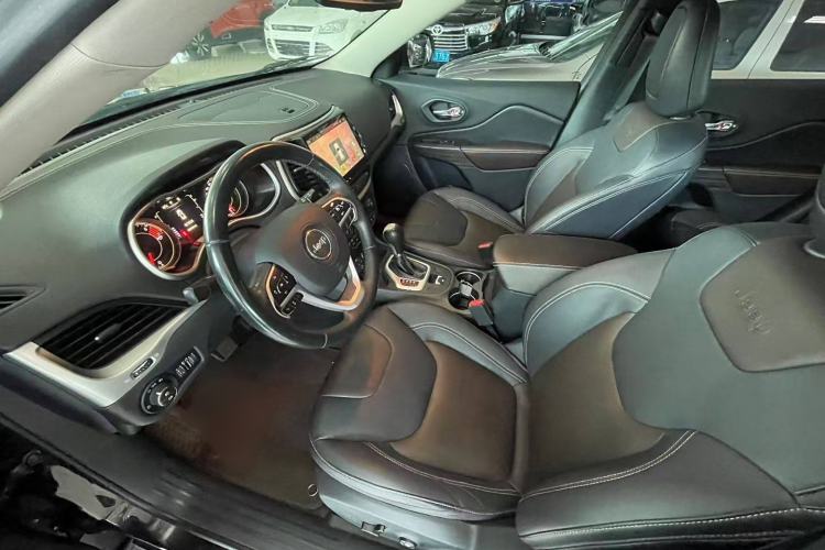 Used Jeep Cherokee 2016 2.4L Leading Edition
