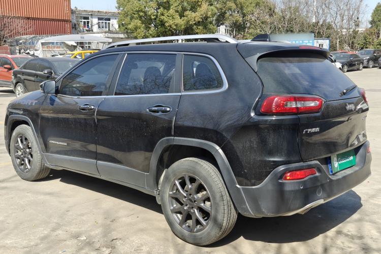 Used Jeep Cherokee 2020 2.0L Two-Wheel Drive Classic Sports Edition
