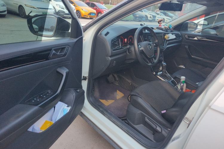 Used Volkswagen T-ROC 2020 280TSI DSG Two-Wheel Drive Comfort Version Interior 3