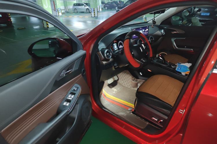 Used Wey VV5 2021 1.5T Two-Wheel Drive Color Pioneer Driver Seat