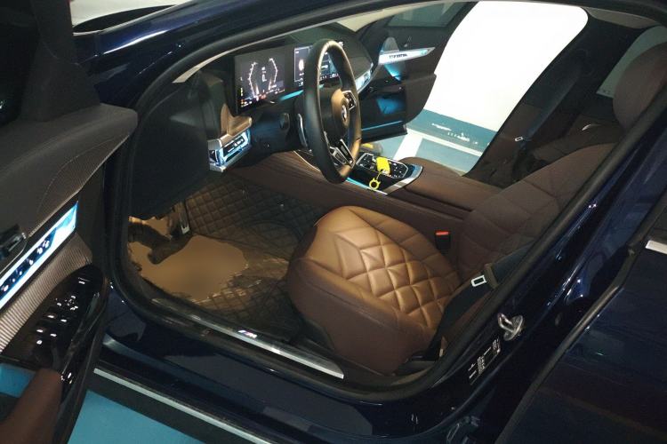 Used BMW 7 Series 2023 735Li M Sport Package