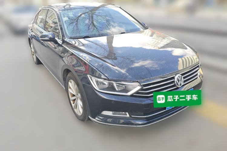 Used Volkswagen Magotan 2017 330TSI DSG Leading Model Front Right 45 Deg