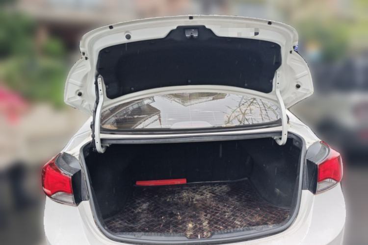 Used Hyundai Elantra (5th Generation / Langdong) 2016 1.6L Automatic Smart Version Trunk