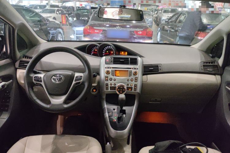 Used Toyota Verso 2014 Starlight 180G CVT Deluxe Multi-Function Edition
