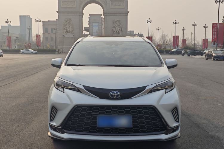 Used Toyota Granvia 2022 2.5L Hybrid Flagship Edition
