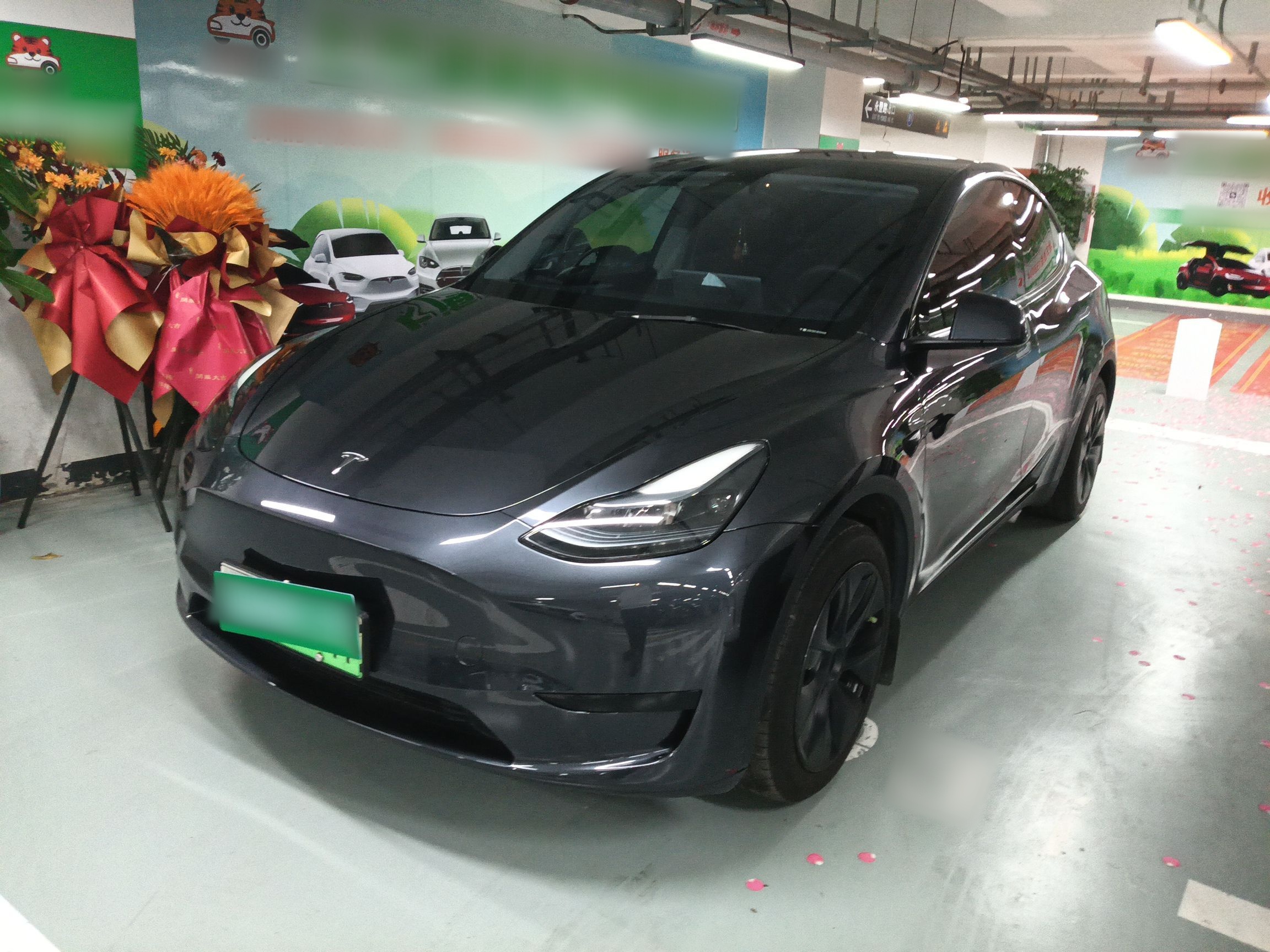 Под передней частью автомобиля