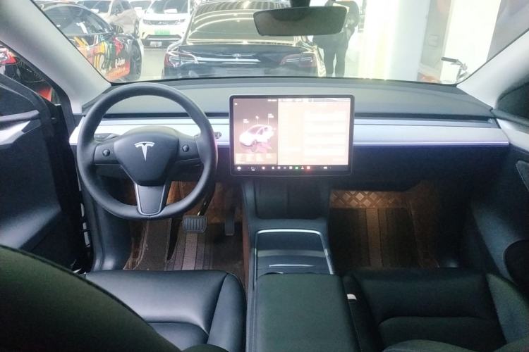 Used Tesla Model Y 2024 Long-Range All-Wheel-Drive Version
