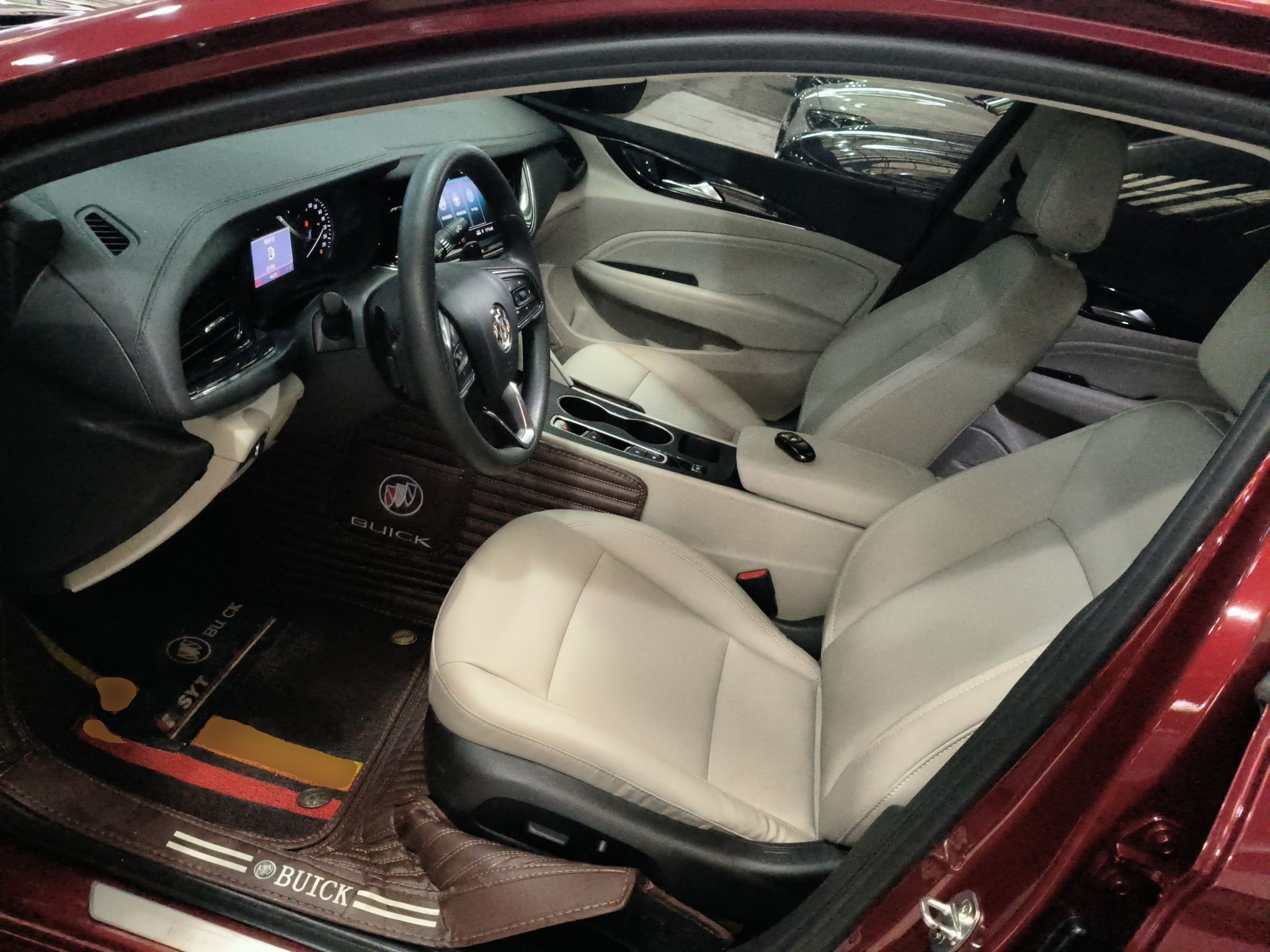 Переднее сиденье в автомобиле