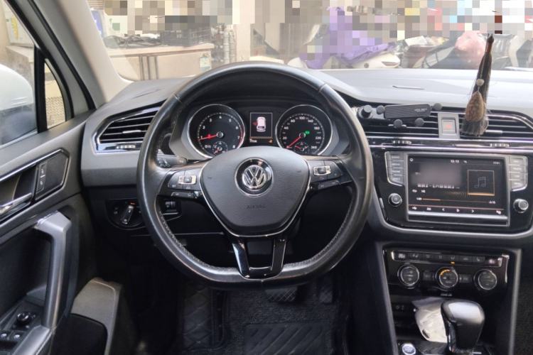 Used Volkswagen Tiguan L 2017 330TSI Automatic Two-Wheel Drive Luxury Edition Steering Wheel