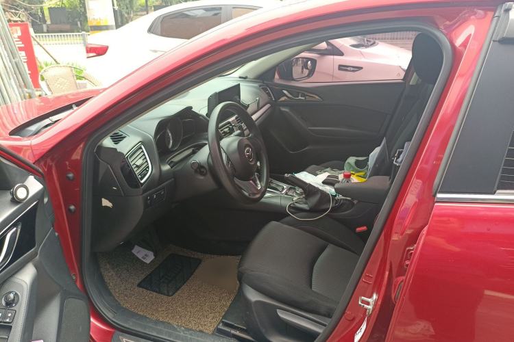 Used Mazda 3 Axela 2014 Sedan 1.5L Automatic Comfort Model