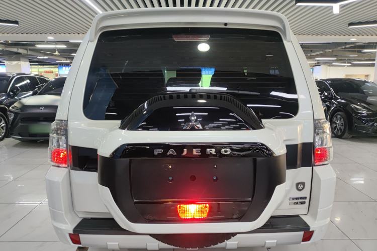 Used Mitsubishi Pajero (Parallel Import) 2017 V97 3.8L 5-Door GLS Model with Sunroof – U.S. Specification