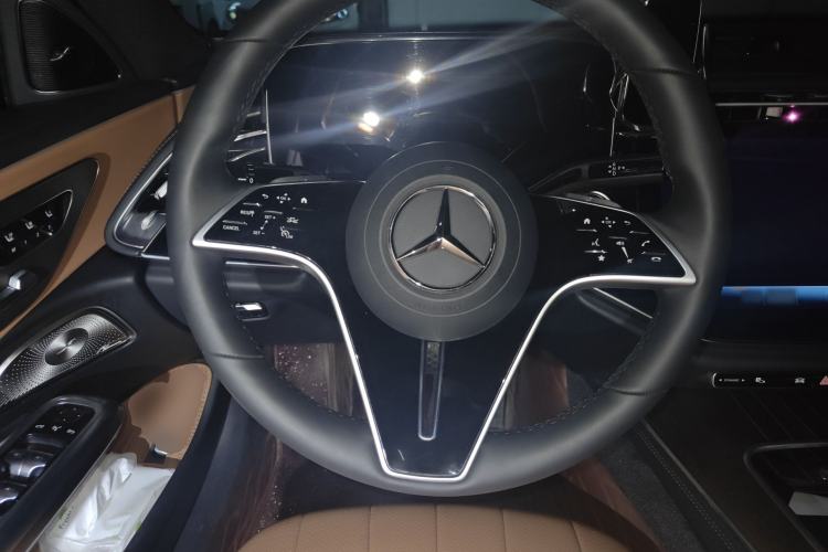 Used Mercedes-Benz E-Class 2025 Facelift E 300 L Luxury Edition
