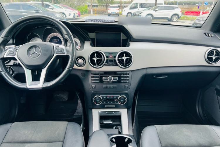 Used Mercedes-Benz GLK-Class 2015 GLK 300 4MATIC Fashion Edition Ultimate Version Interior 6