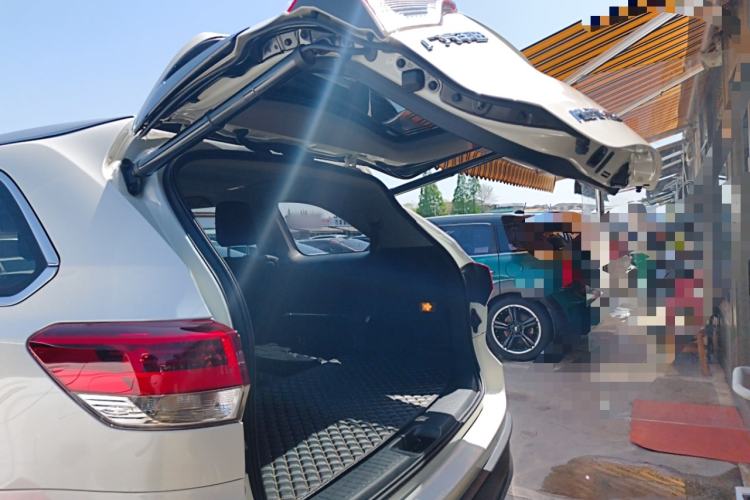 Used Toyota Highlander 2018 2.0T Four-Wheel Drive Prestige Version 7 Seats China VI Standard
