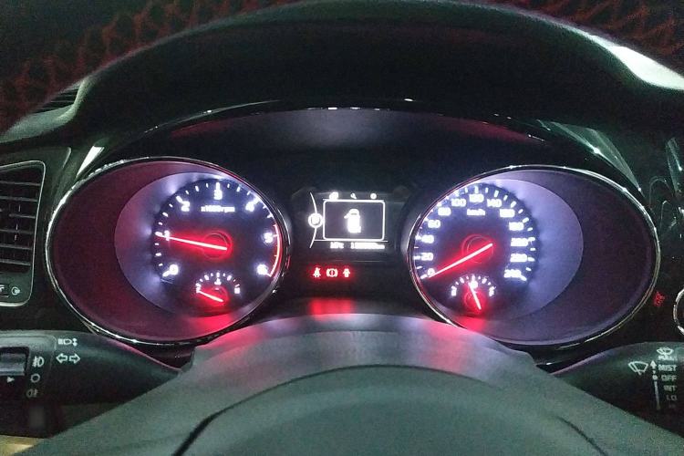 Used Kia Carnival 2015 2.2T Luxury Edition China IV